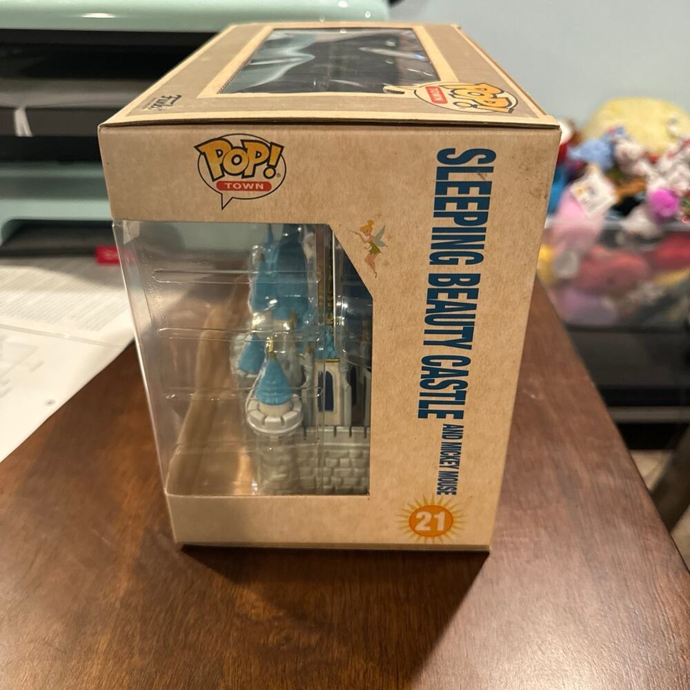 Sleeping beauty castle and mickey mouse Funko pop 21 (Listing #1) - Picture 4 of 6